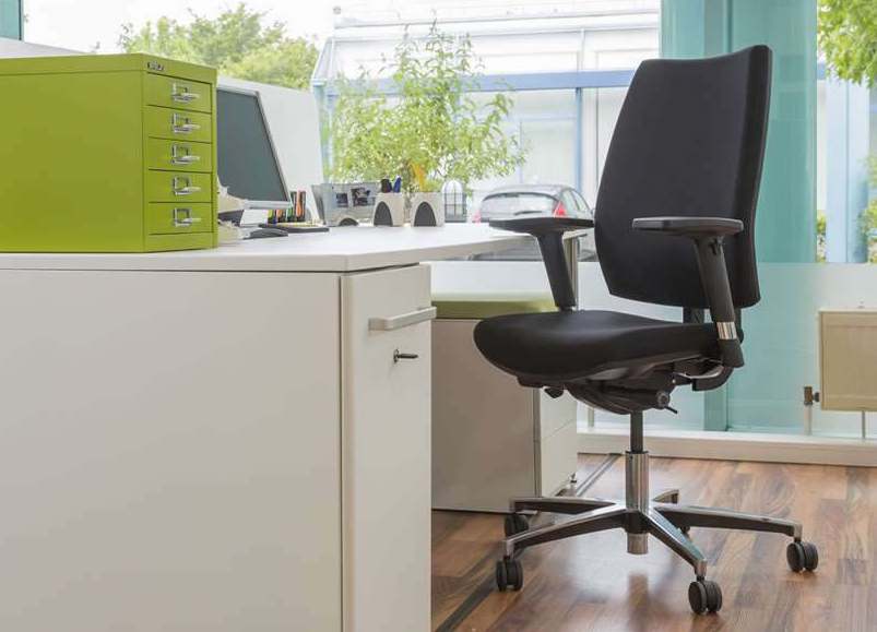 Drehstühle für ergonomische Arbeitsplätze - Büro ergonomisch einrichten mit Büromöbeln und Videokonferenztechnik von Jahn Büroorganisation